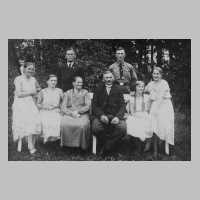 079-0133 Familie Minna und Albert Strupath mit ihren Kindern Erich, Ernst, Helene, Eva, Elfriede und Anna.jpg